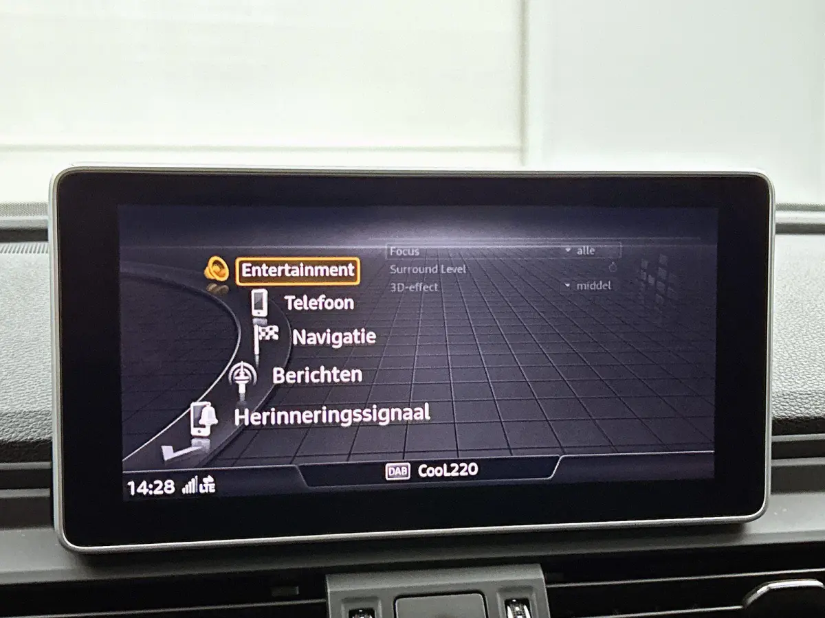 55 TFSI e quattro Competition | S-Line | Panoramadak | Trekhaak | Stoelverwarming | Stoelmassage | Luchtvering |