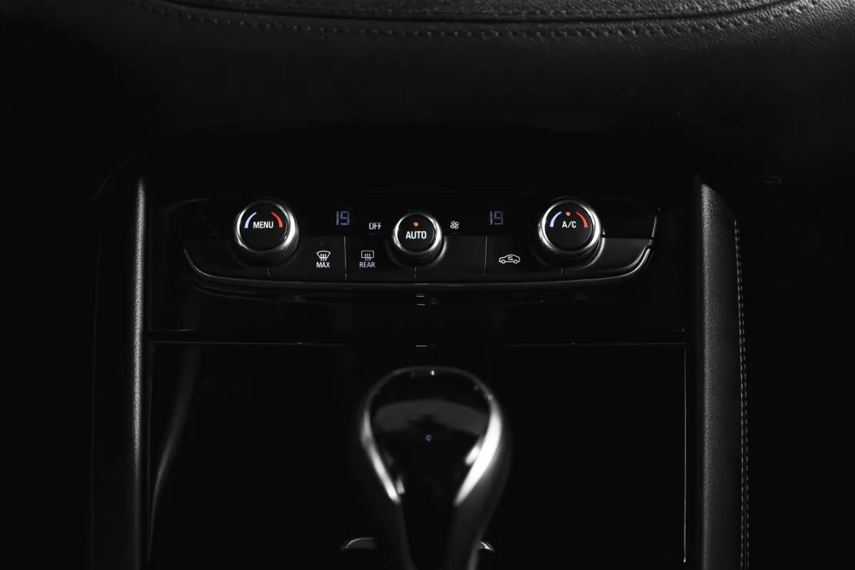 1.2 Turbo 130 PK Innovation - Automaat Org. NL. | Afn. Trekhaak | Cruise | PDC | Camera | NAV + App. Connect | ECC | LED | LM 18" |