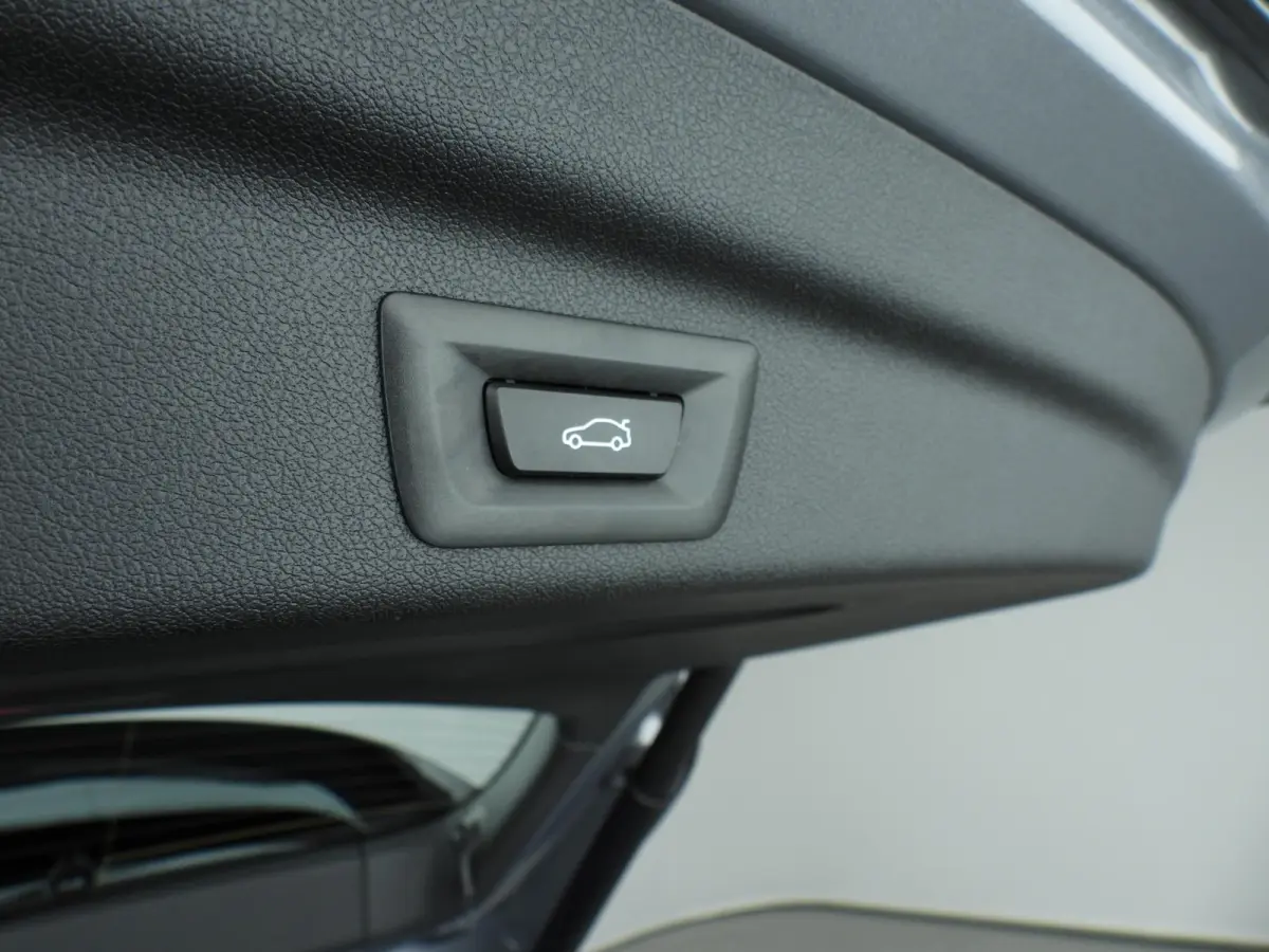 218i | M-Sportpakket | LED | Navigatie | Sportstoelen | Clima | PDC | DAB | Alu 17 inch