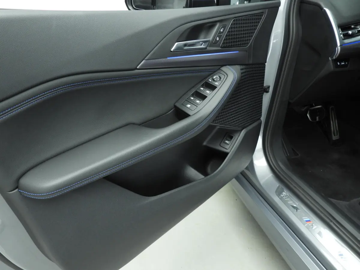218i | M-Sportpakket | LED | Navigatie | Sportstoelen | Clima | PDC | DAB | Alu 17 inch