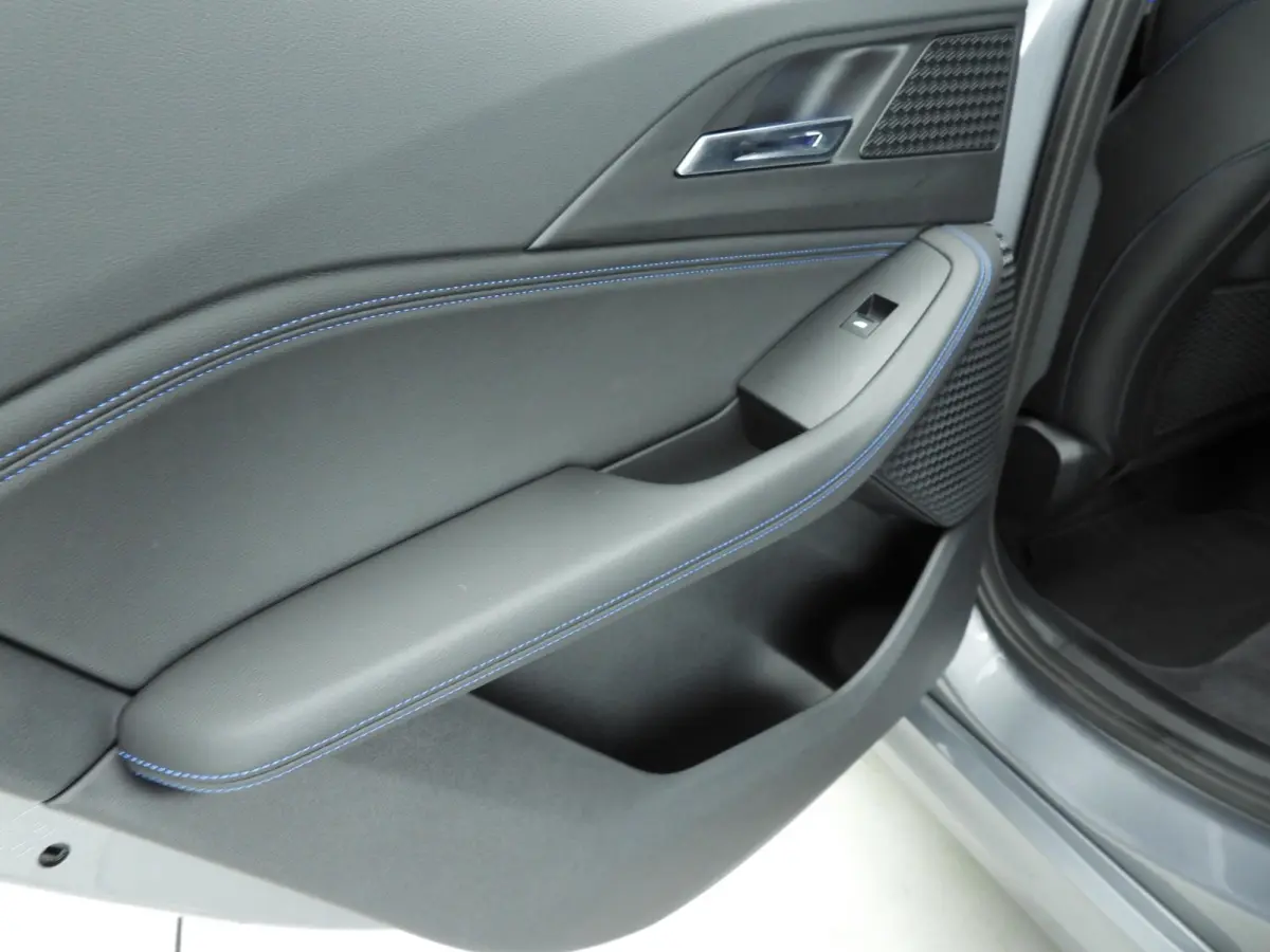 218i | M-Sportpakket | LED | Navigatie | Sportstoelen | Clima | PDC | DAB | Alu 17 inch