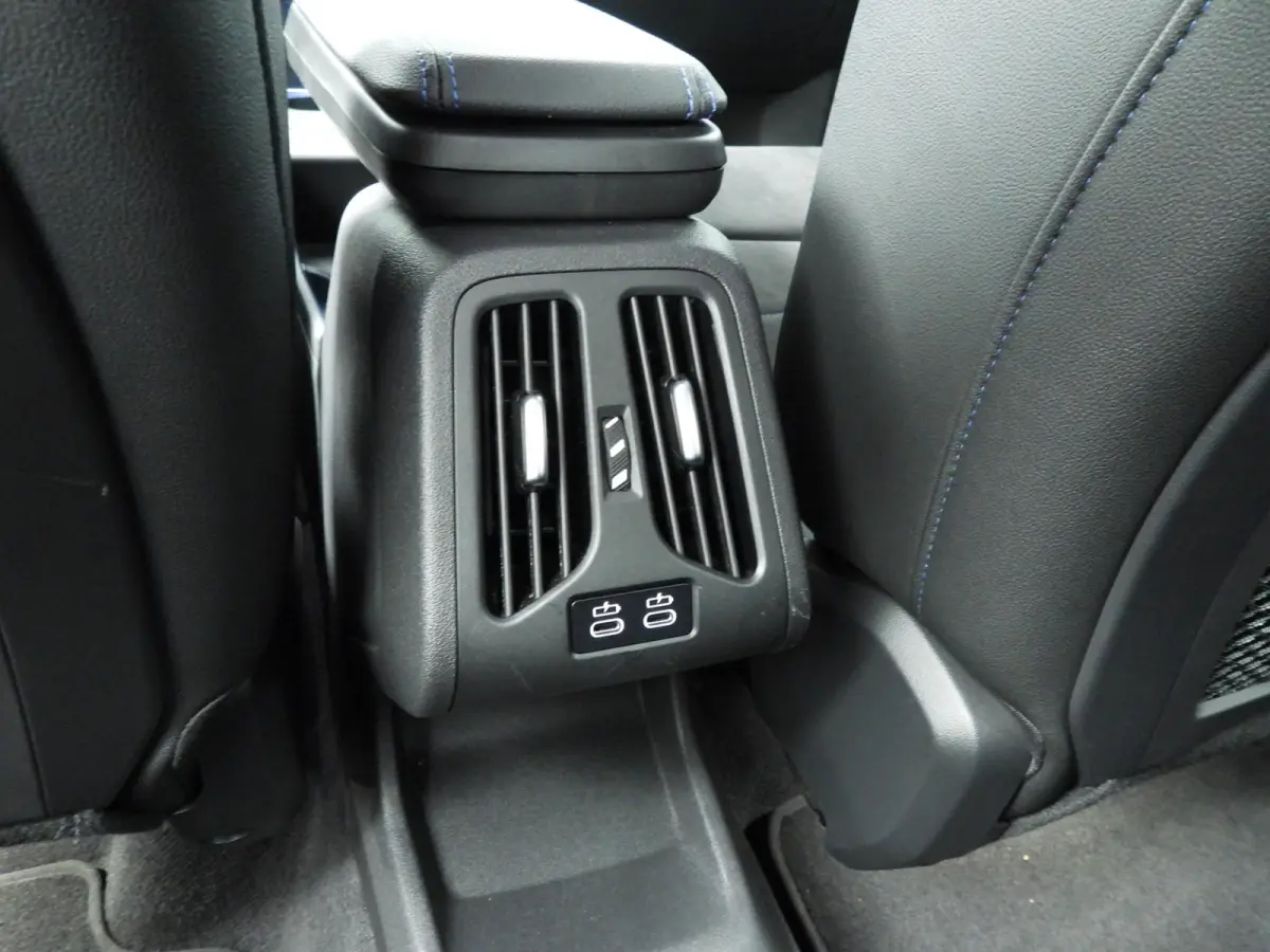 218i | M-Sportpakket | LED | Navigatie | Sportstoelen | Clima | PDC | DAB | Alu 17 inch