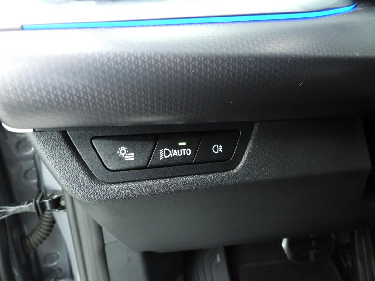 218i | M-Sportpakket | LED | Navigatie | Sportstoelen | Clima | PDC | DAB | Alu 17 inch