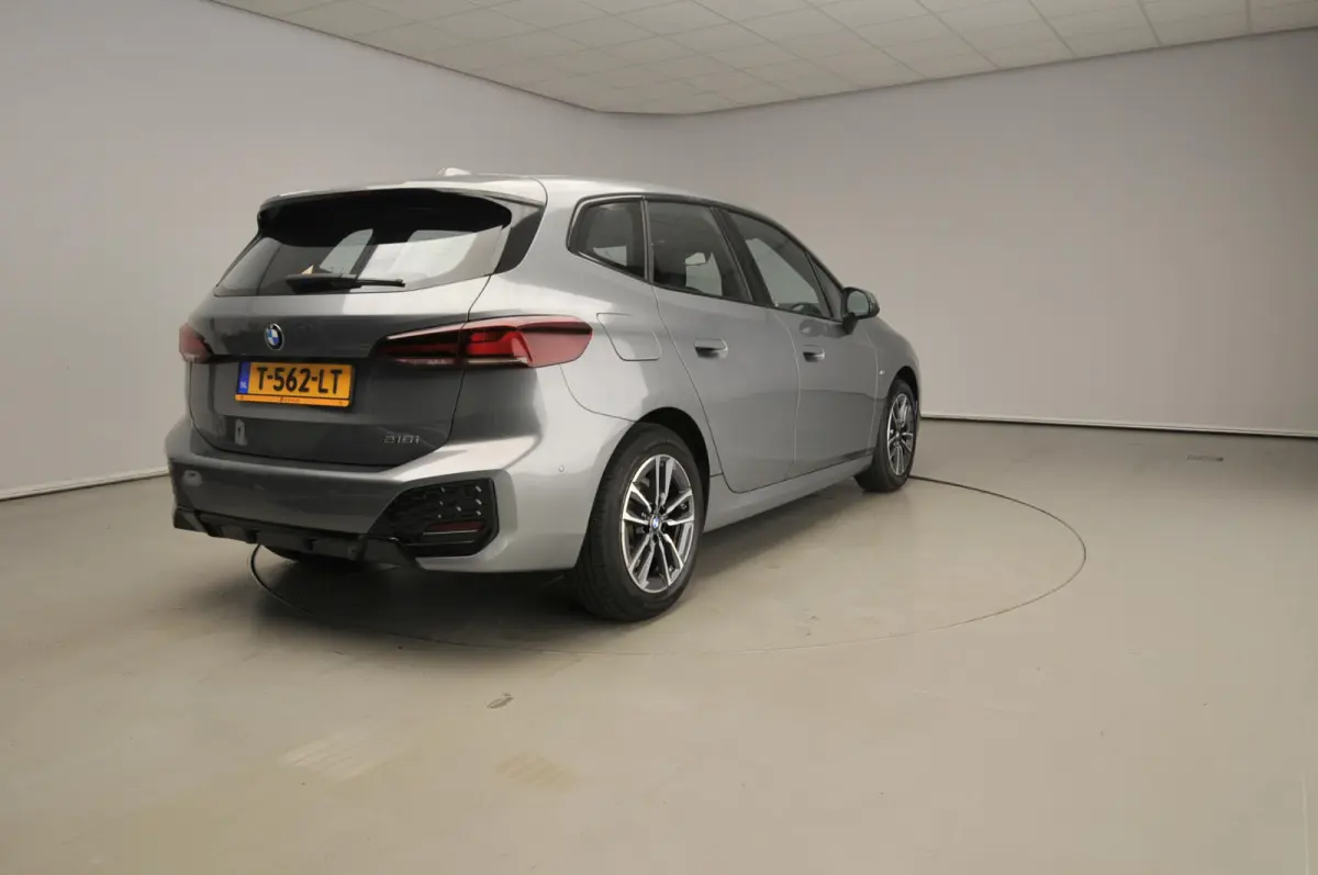 218i | M-Sportpakket | LED | Navigatie | Sportstoelen | Clima | PDC | DAB | Alu 17 inch
