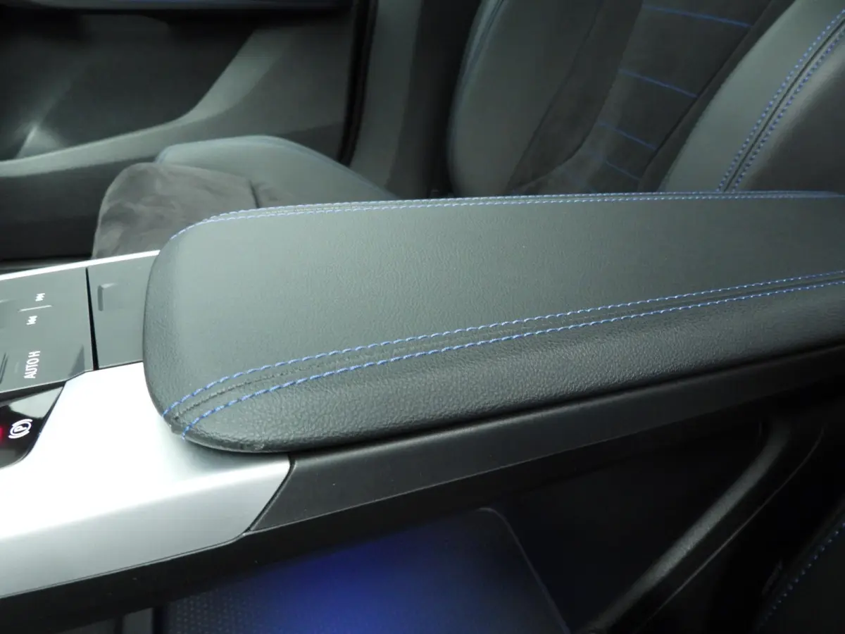 218i | M-Sportpakket | LED | Navigatie | Sportstoelen | Clima | PDC | DAB | Alu 17 inch