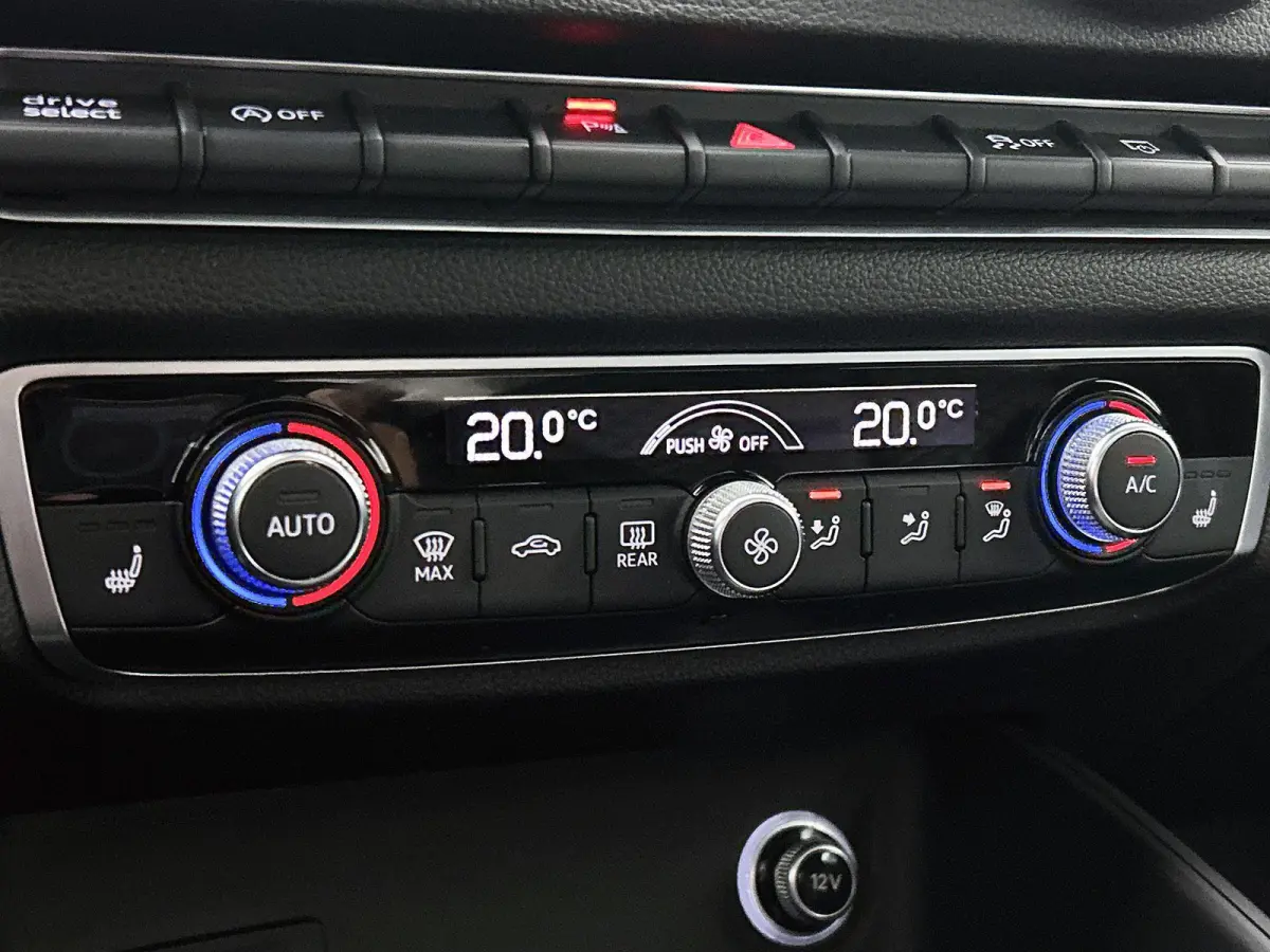 2.5 TFSI RS 3 quattro | Bang & Olufsen | Stoelverwarming | Parkeersensoren | Panoramadak | Climate Control |