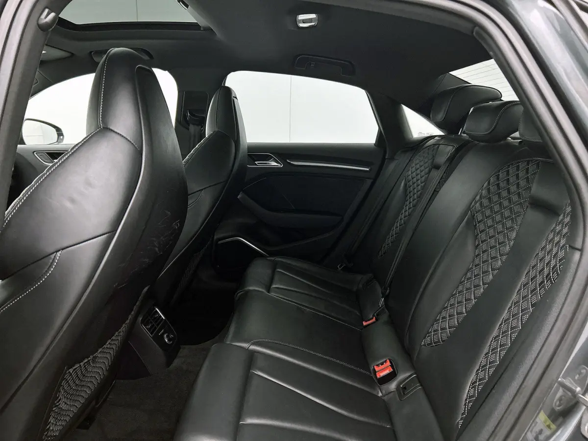 2.5 TFSI RS 3 quattro | Bang & Olufsen | Stoelverwarming | Parkeersensoren | Panoramadak | Climate Control |