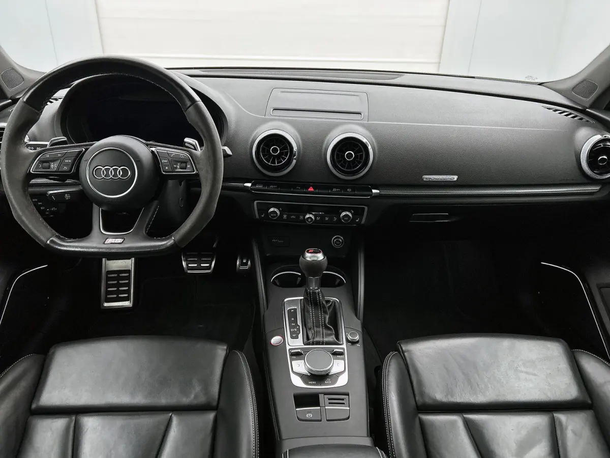 2.5 TFSI RS 3 quattro | Bang & Olufsen | Stoelverwarming | Parkeersensoren | Panoramadak | Climate Control |