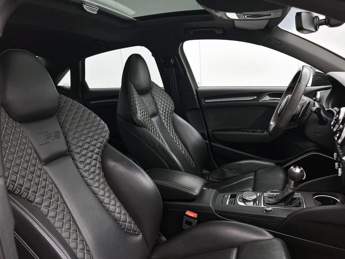 2.5 TFSI RS 3 quattro | Bang & Olufsen | Stoelverwarming | Parkeersensoren | Panoramadak | Climate Control |