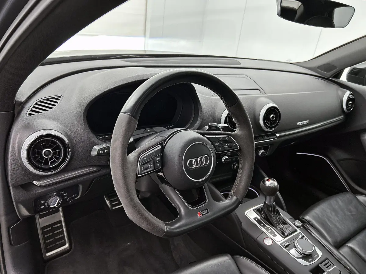 2.5 TFSI RS 3 quattro | Bang & Olufsen | Stoelverwarming | Parkeersensoren | Panoramadak | Climate Control |