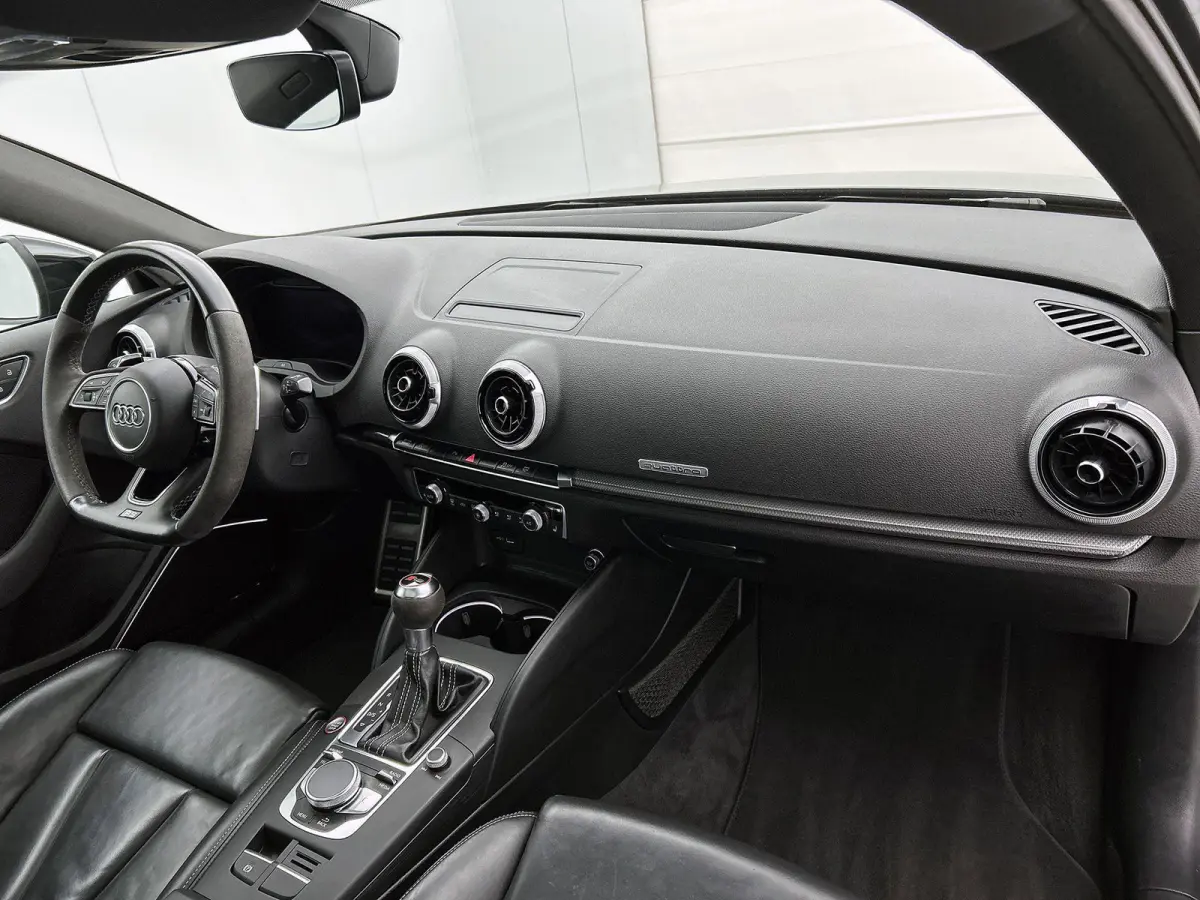 2.5 TFSI RS 3 quattro | Bang & Olufsen | Stoelverwarming | Parkeersensoren | Panoramadak | Climate Control |