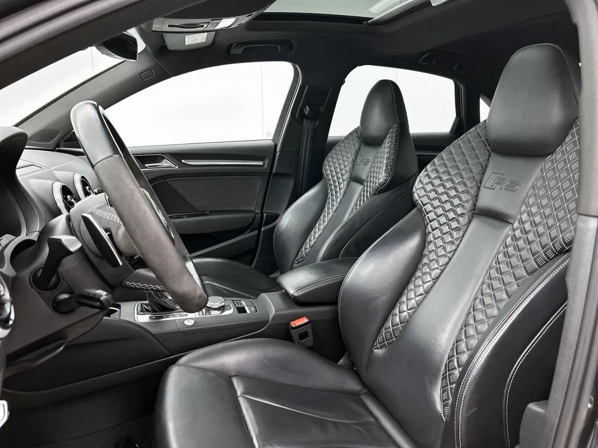 2.5 TFSI RS 3 quattro | Bang & Olufsen | Stoelverwarming | Parkeersensoren | Panoramadak | Climate Control |