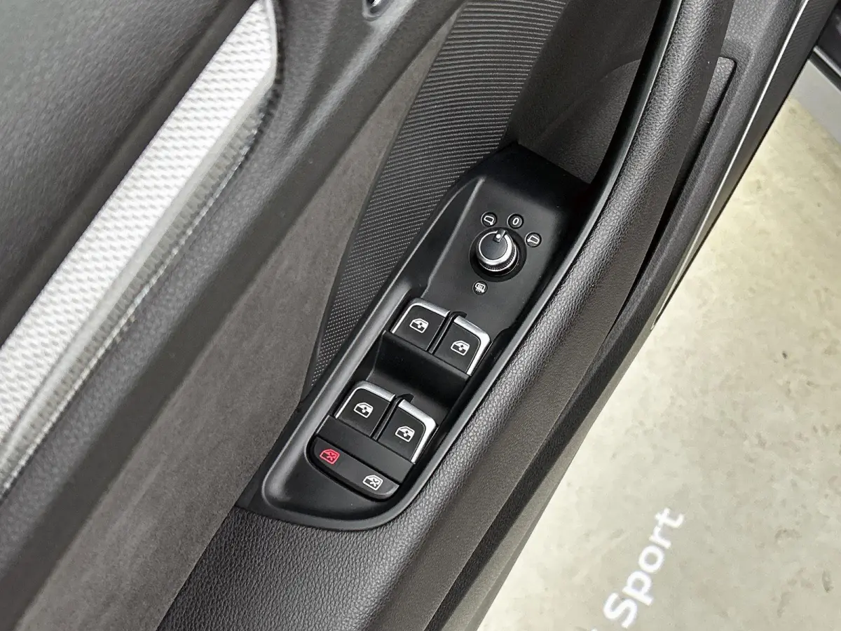 2.5 TFSI RS 3 quattro | Bang & Olufsen | Stoelverwarming | Parkeersensoren | Panoramadak | Climate Control |