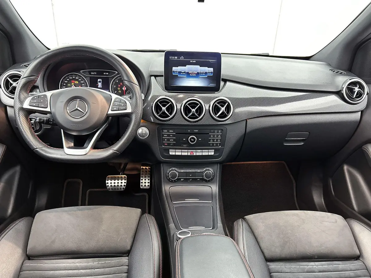 180 Business Solution AMG | Panoramadak | Achteruitrijcamera | Parkeersensoren | Stoelverwarming |