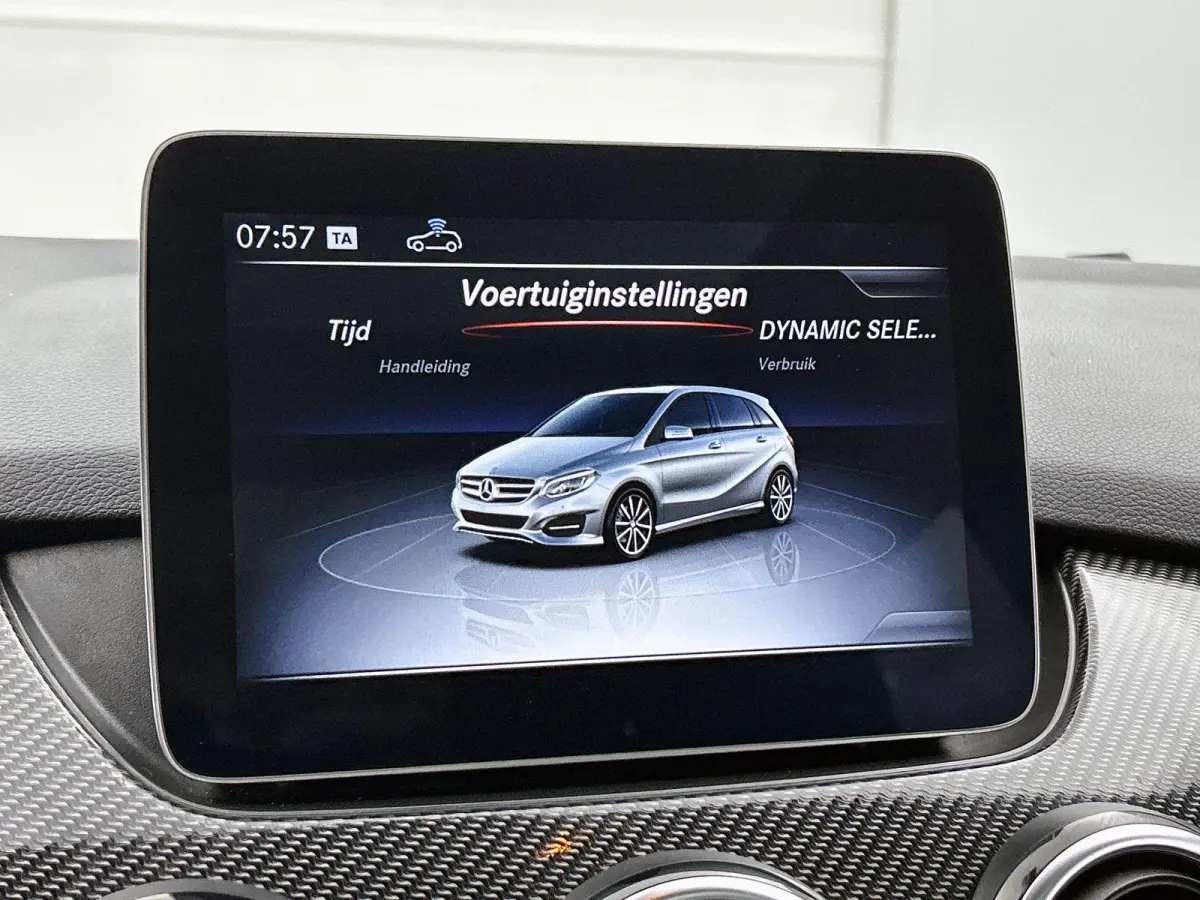 180 Business Solution AMG | Panoramadak | Achteruitrijcamera | Parkeersensoren | Stoelverwarming |