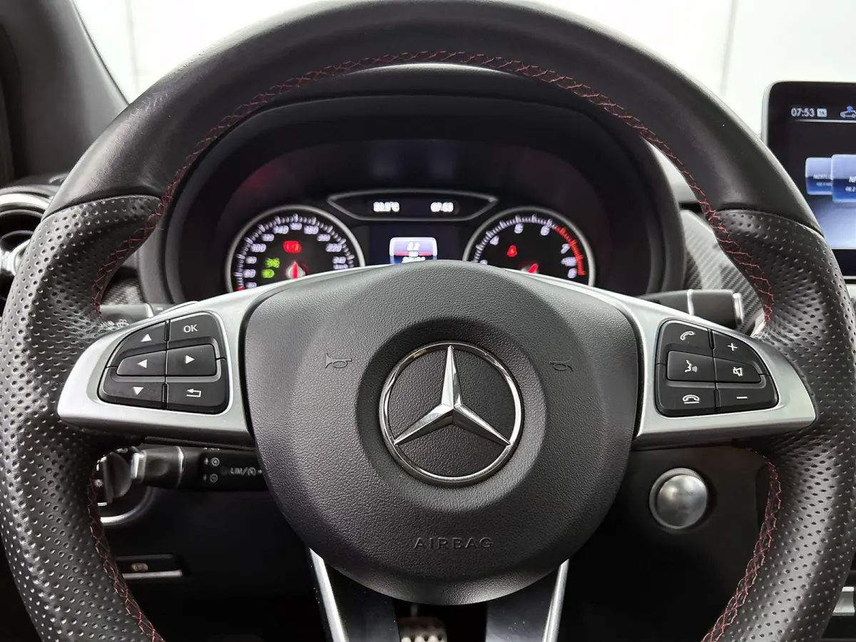 180 Business Solution AMG | Panoramadak | Achteruitrijcamera | Parkeersensoren | Stoelverwarming |