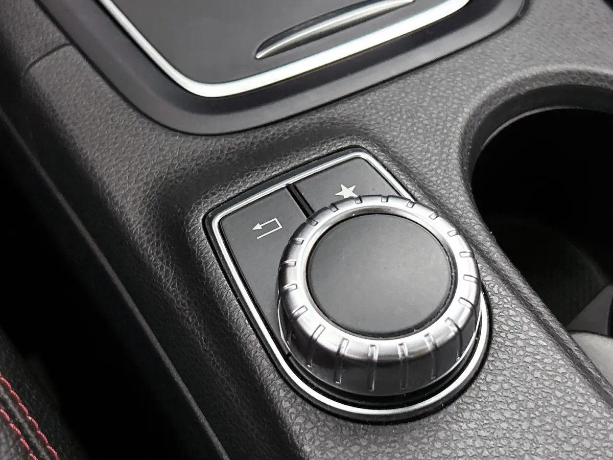 180 Business Solution AMG | Panoramadak | Achteruitrijcamera | Parkeersensoren | Stoelverwarming |