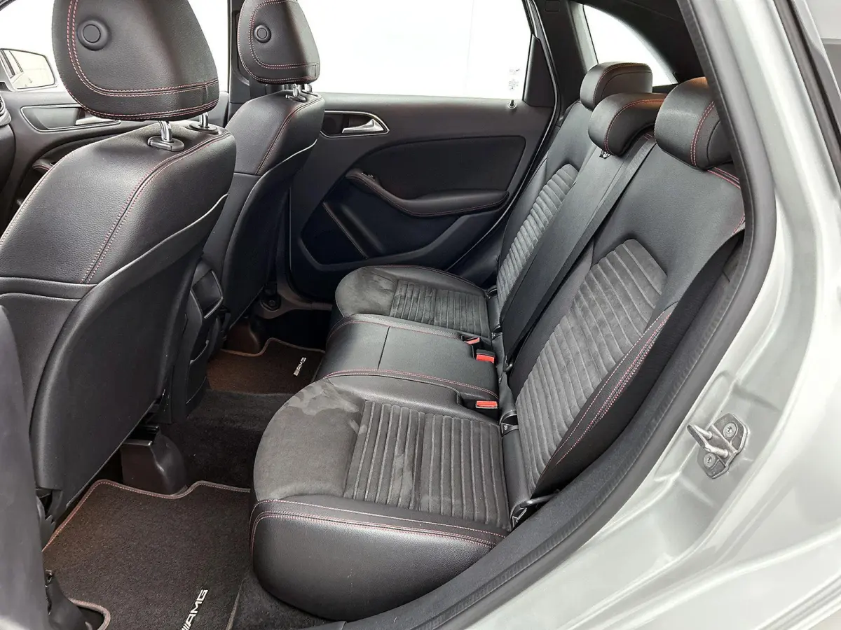 180 Business Solution AMG | Panoramadak | Achteruitrijcamera | Parkeersensoren | Stoelverwarming |