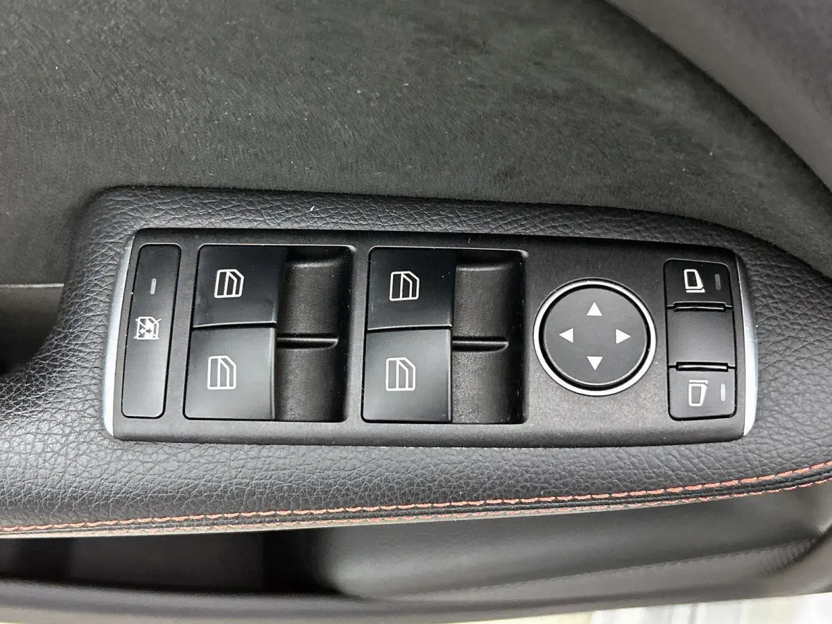 180 Business Solution AMG | Panoramadak | Achteruitrijcamera | Parkeersensoren | Stoelverwarming |