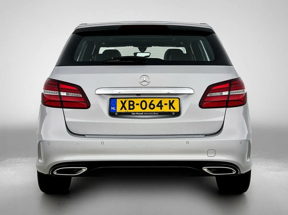 180 Business Solution AMG | Panoramadak | Achteruitrijcamera | Parkeersensoren | Stoelverwarming |