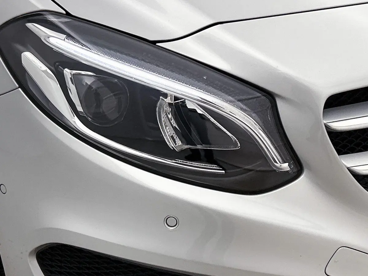 180 Business Solution AMG | Panoramadak | Achteruitrijcamera | Parkeersensoren | Stoelverwarming |
