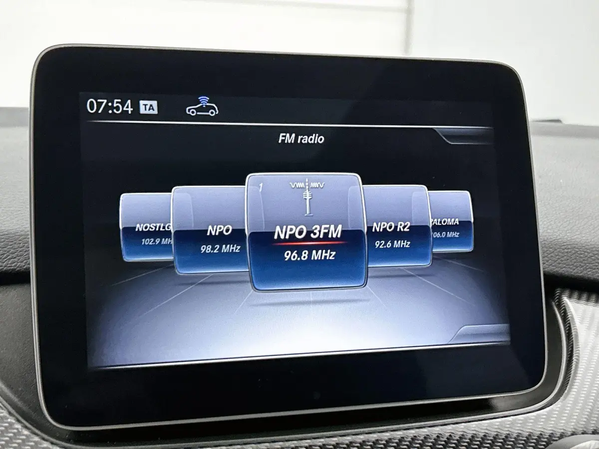 180 Business Solution AMG | Panoramadak | Achteruitrijcamera | Parkeersensoren | Stoelverwarming |