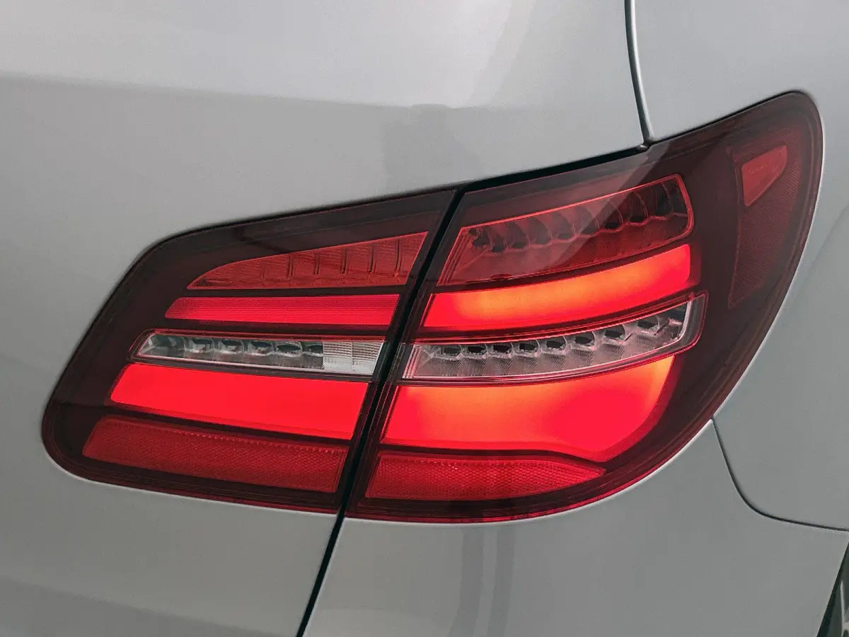 180 Business Solution AMG | Panoramadak | Achteruitrijcamera | Parkeersensoren | Stoelverwarming |
