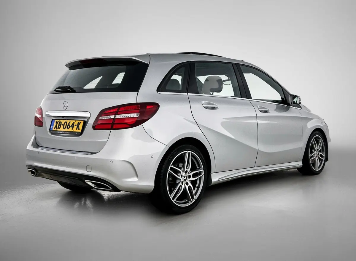 180 Business Solution AMG | Panoramadak | Achteruitrijcamera | Parkeersensoren | Stoelverwarming |
