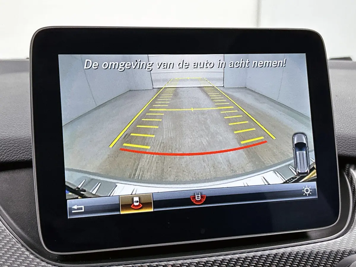 180 Business Solution AMG | Panoramadak | Achteruitrijcamera | Parkeersensoren | Stoelverwarming |