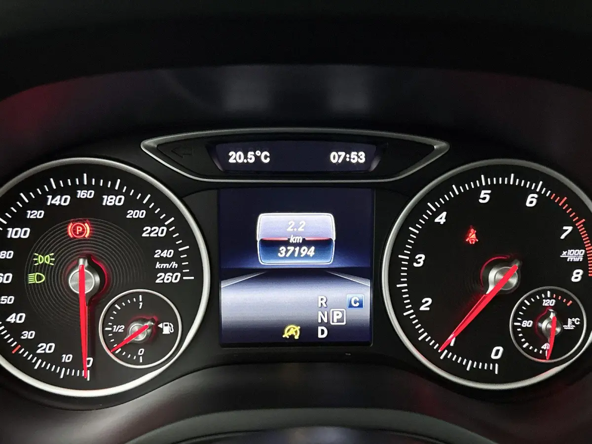 180 Business Solution AMG | Panoramadak | Achteruitrijcamera | Parkeersensoren | Stoelverwarming |