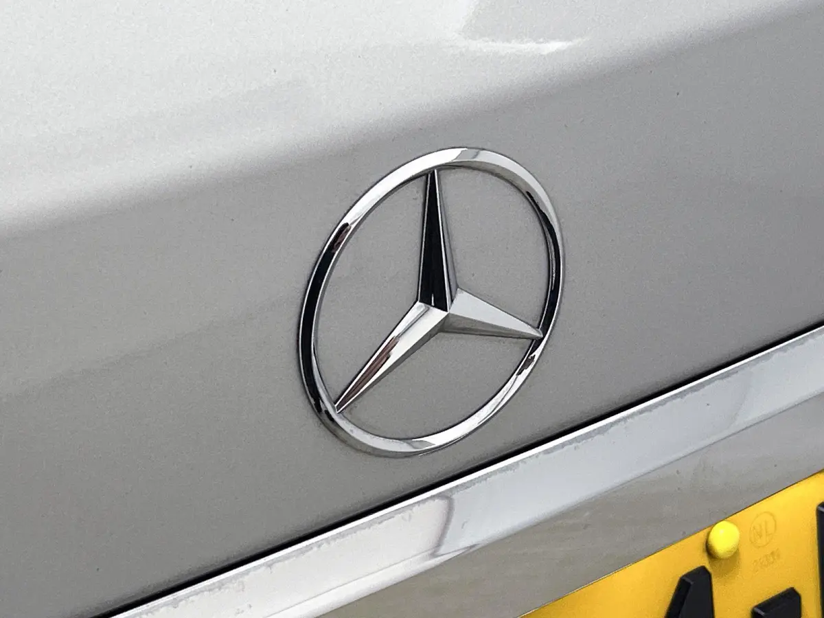 180 Business Solution AMG | Panoramadak | Achteruitrijcamera | Parkeersensoren | Stoelverwarming |