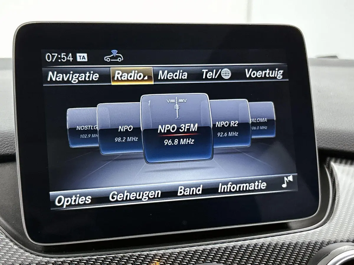 180 Business Solution AMG | Panoramadak | Achteruitrijcamera | Parkeersensoren | Stoelverwarming |