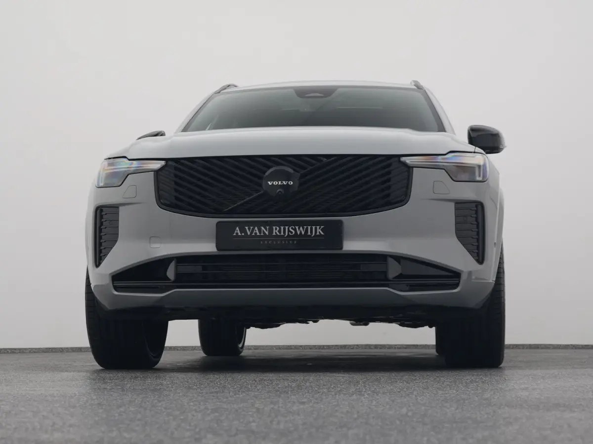 2.0 T8 Plug-in hybrid AWD Ultra Black Edition 7-Pers. |  PANO | 360° | B&W | HUD | ADAPTIVE | LUCHTVERING | STOEL- EN STUURVERW. | STOELMASSAGE | STOELVENT. | TREKHAAK