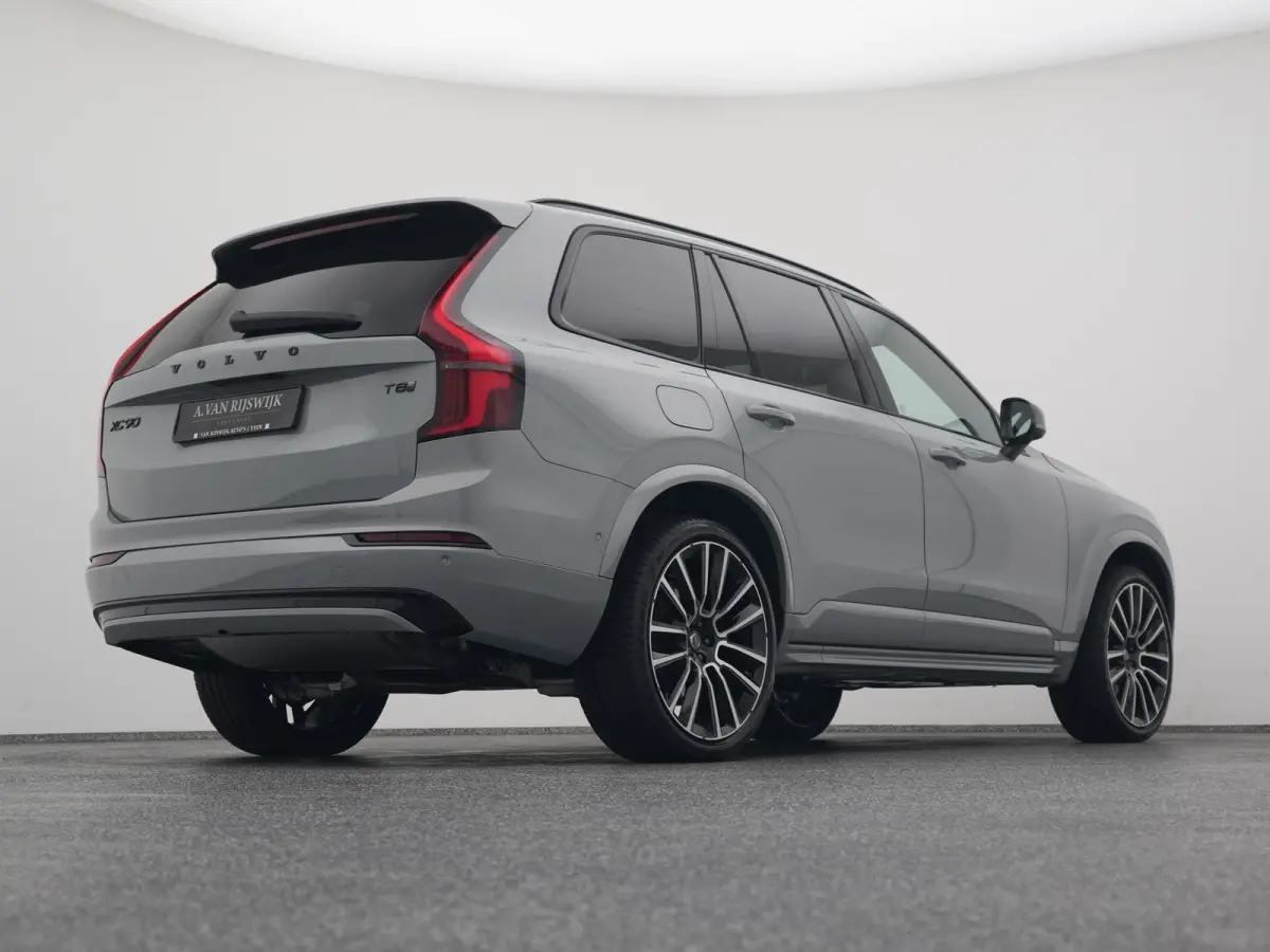 2.0 T8 Plug-in hybrid AWD Ultra Black Edition 7-Pers. |  PANO | 360° | B&W | HUD | ADAPTIVE | LUCHTVERING | STOEL- EN STUURVERW. | STOELMASSAGE | STOELVENT. | TREKHAAK