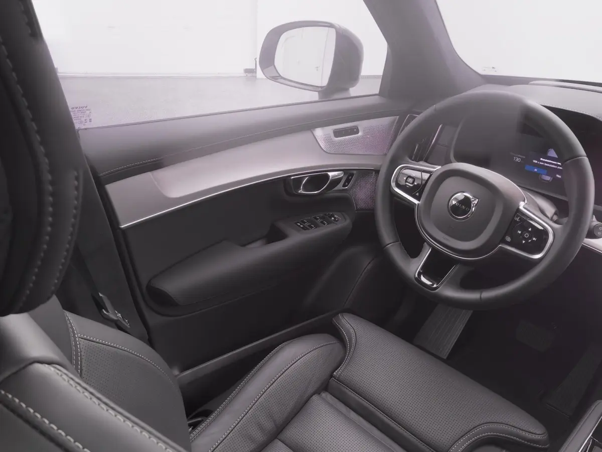 2.0 T8 Plug-in hybrid AWD Ultra Black Edition 7-Pers. |  PANO | 360° | B&W | HUD | ADAPTIVE | LUCHTVERING | STOEL- EN STUURVERW. | STOELMASSAGE | STOELVENT. | TREKHAAK