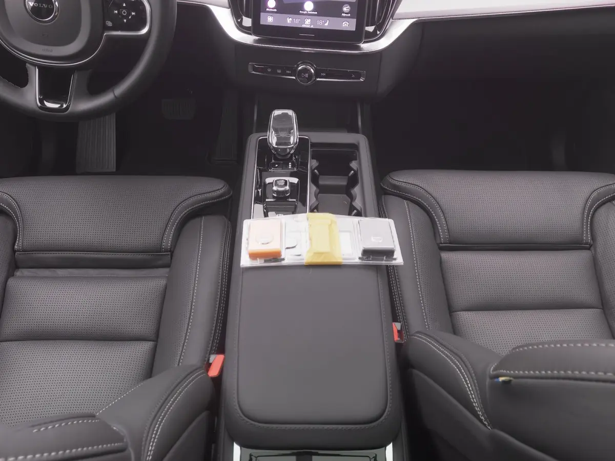 2.0 T8 Plug-in hybrid AWD Ultra Black Edition 7-Pers. |  PANO | 360° | B&W | HUD | ADAPTIVE | LUCHTVERING | STOEL- EN STUURVERW. | STOELMASSAGE | STOELVENT. | TREKHAAK