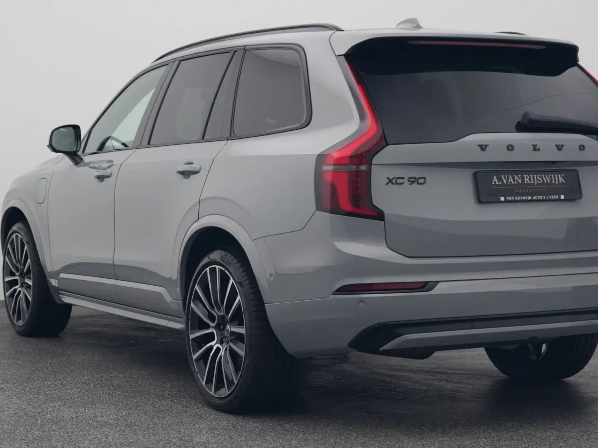 2.0 T8 Plug-in hybrid AWD Ultra Black Edition 7-Pers. |  PANO | 360° | B&W | HUD | ADAPTIVE | LUCHTVERING | STOEL- EN STUURVERW. | STOELMASSAGE | STOELVENT. | TREKHAAK