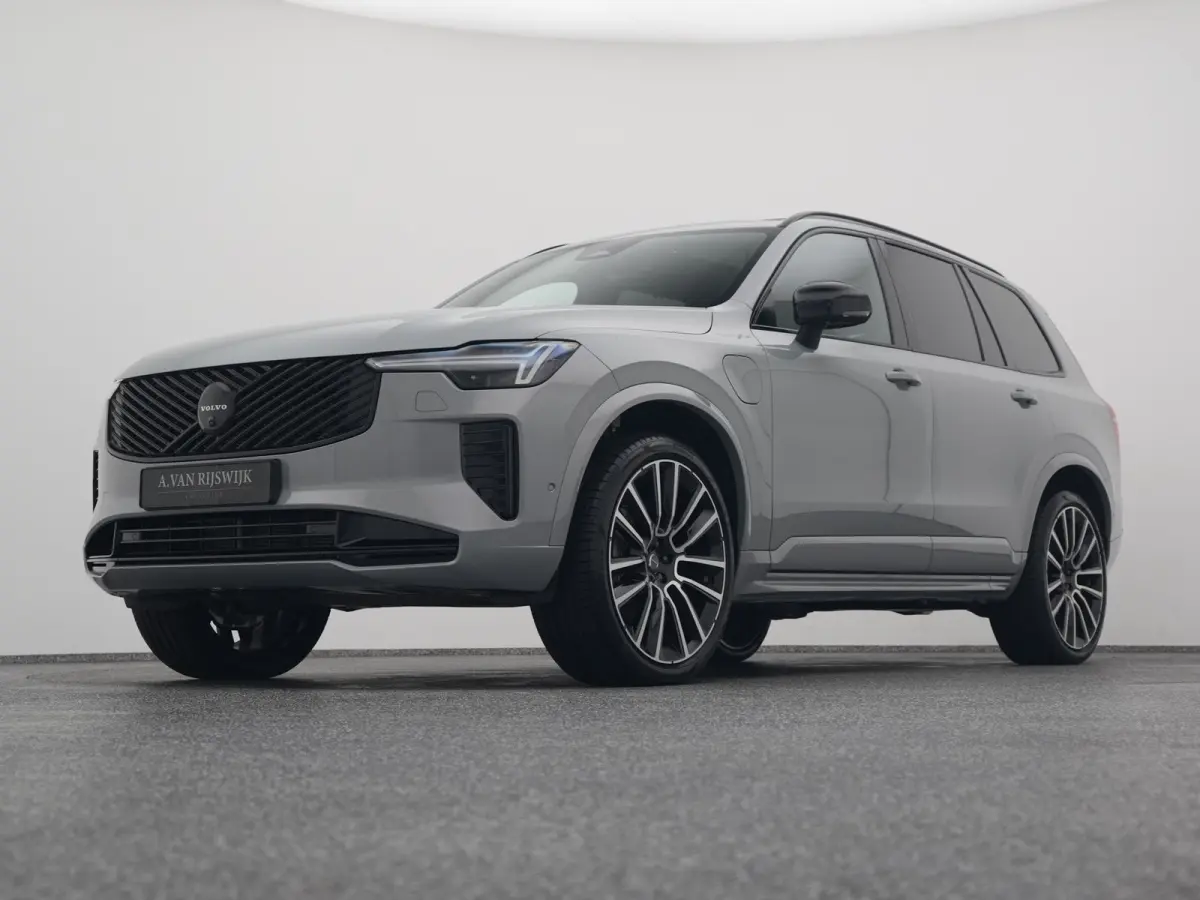 2.0 T8 Plug-in hybrid AWD Ultra Black Edition 7-Pers. |  PANO | 360° | B&W | HUD | ADAPTIVE | LUCHTVERING | STOEL- EN STUURVERW. | STOELMASSAGE | STOELVENT. | TREKHAAK
