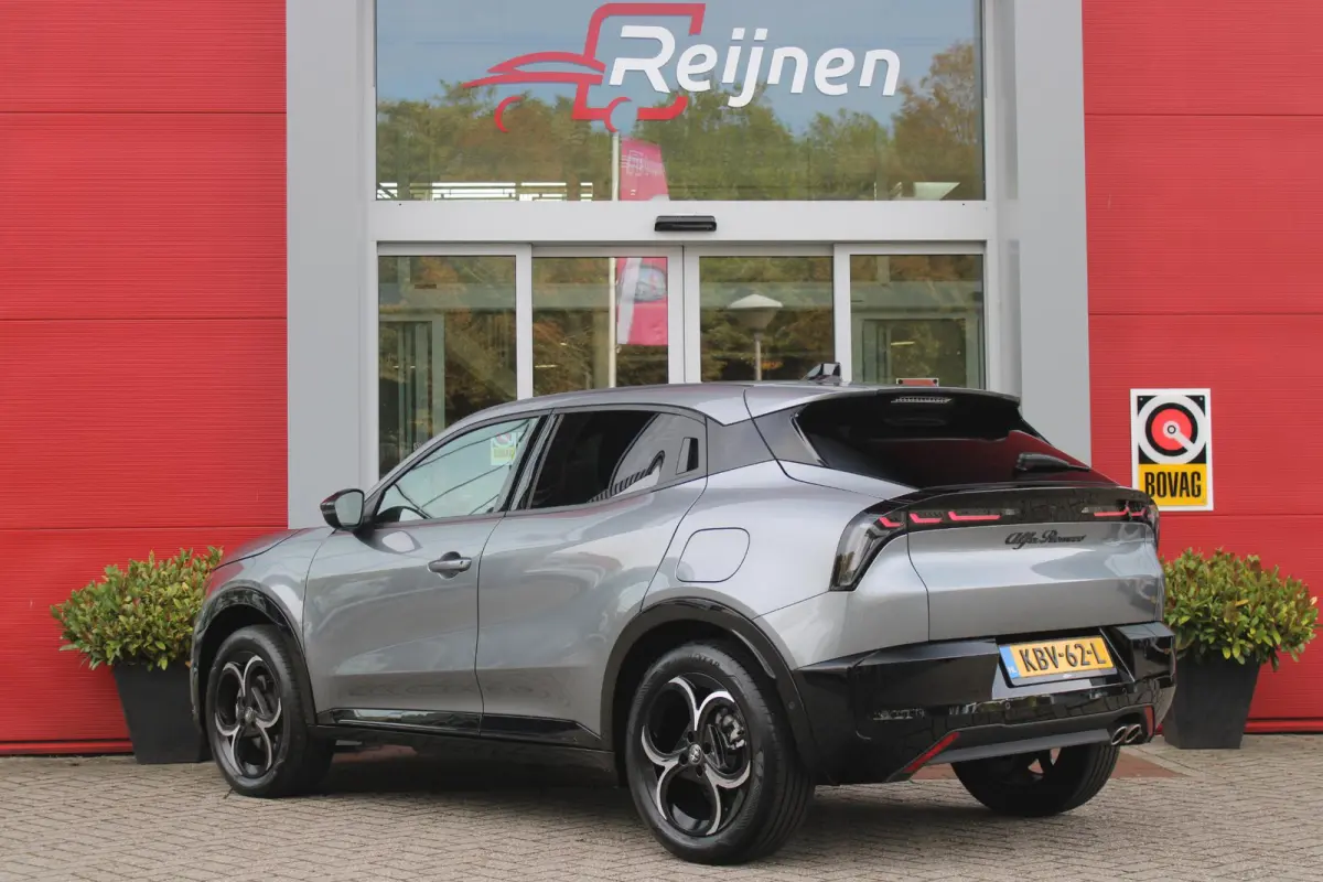 1.2 145PK AUTOMAAT Hybrid IBRIDA TI | TECHNO PACK: (LED MATRIX KOPLAMPEN, DRAADLOZE TELEFOONLADER, DODEHOEK DETECTIE, PARKEERSENSOREN VOOR ACHTER EN ZIJKANT, NAVIGATIE, ELEKTRISCH BEDIENBARE