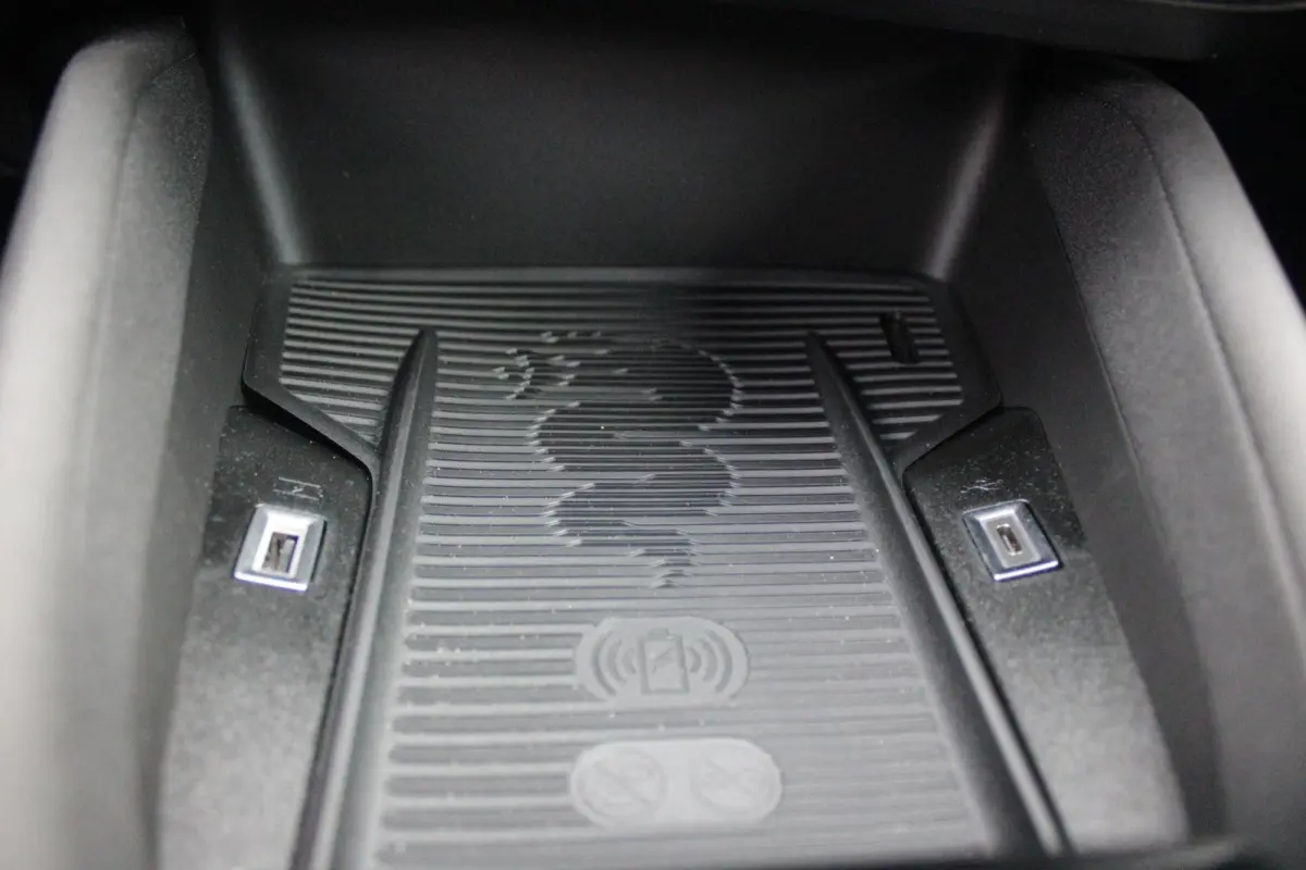 1.2 145PK AUTOMAAT Hybrid IBRIDA TI | TECHNO PACK: (LED MATRIX KOPLAMPEN, DRAADLOZE TELEFOONLADER, DODEHOEK DETECTIE, PARKEERSENSOREN VOOR ACHTER EN ZIJKANT, NAVIGATIE, ELEKTRISCH BEDIENBARE