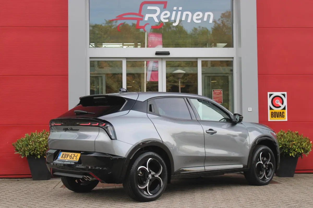 1.2 145PK AUTOMAAT Hybrid IBRIDA TI | TECHNO PACK: (LED MATRIX KOPLAMPEN, DRAADLOZE TELEFOONLADER, DODEHOEK DETECTIE, PARKEERSENSOREN VOOR ACHTER EN ZIJKANT, NAVIGATIE, ELEKTRISCH BEDIENBARE