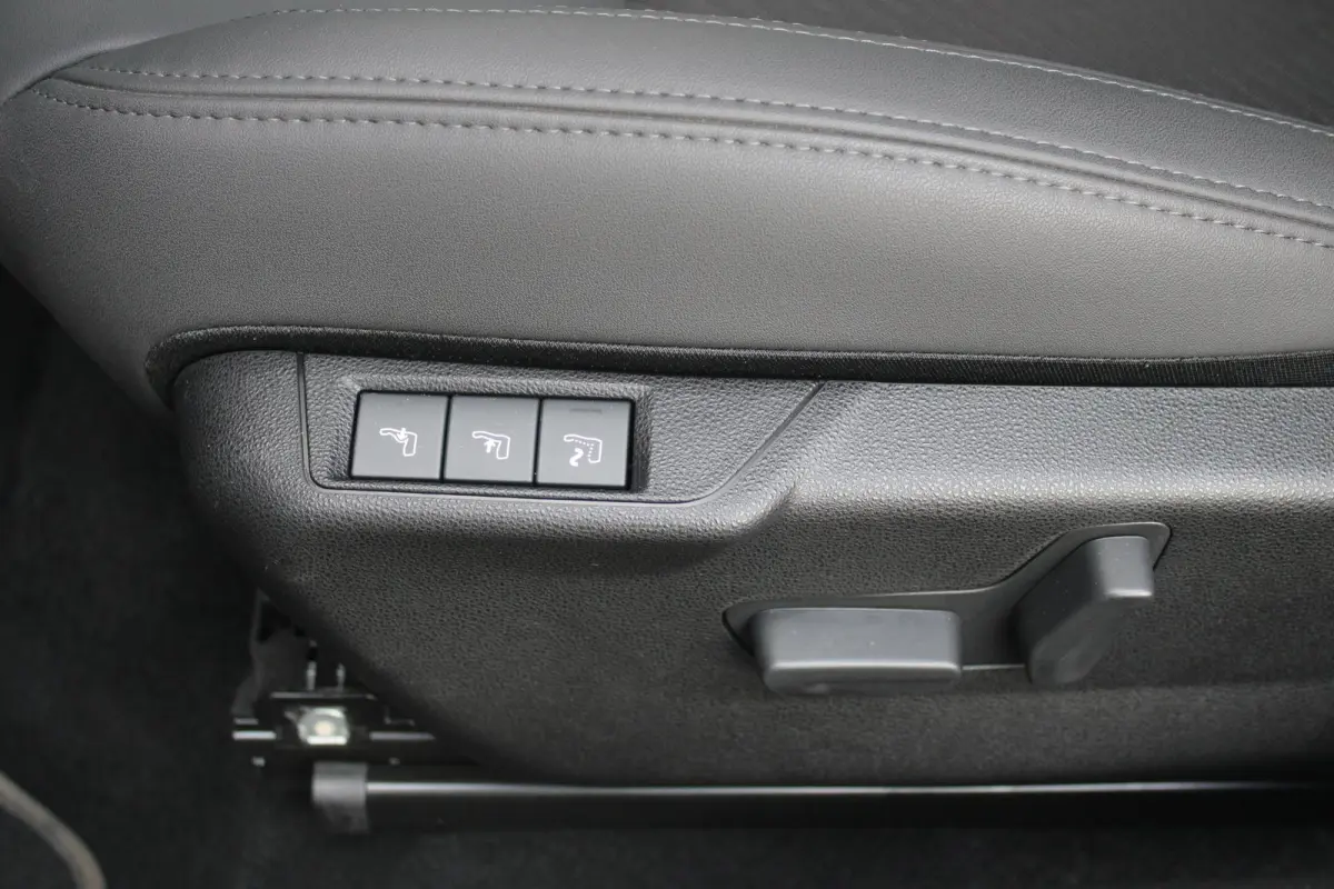 1.2 145PK AUTOMAAT Hybrid IBRIDA TI | TECHNO PACK: (LED MATRIX KOPLAMPEN, DRAADLOZE TELEFOONLADER, DODEHOEK DETECTIE, PARKEERSENSOREN VOOR ACHTER EN ZIJKANT, NAVIGATIE, ELEKTRISCH BEDIENBARE