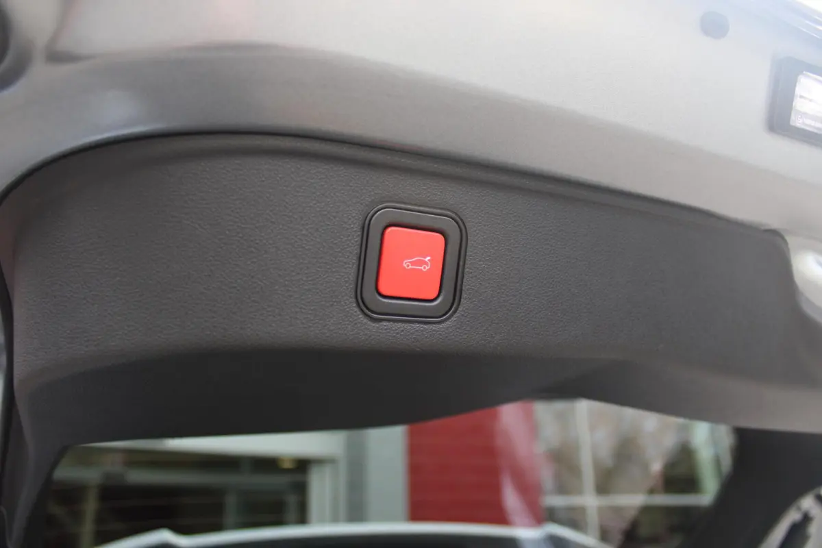 1.2 145PK AUTOMAAT Hybrid IBRIDA TI | TECHNO PACK: (LED MATRIX KOPLAMPEN, DRAADLOZE TELEFOONLADER, DODEHOEK DETECTIE, PARKEERSENSOREN VOOR ACHTER EN ZIJKANT, NAVIGATIE, ELEKTRISCH BEDIENBARE