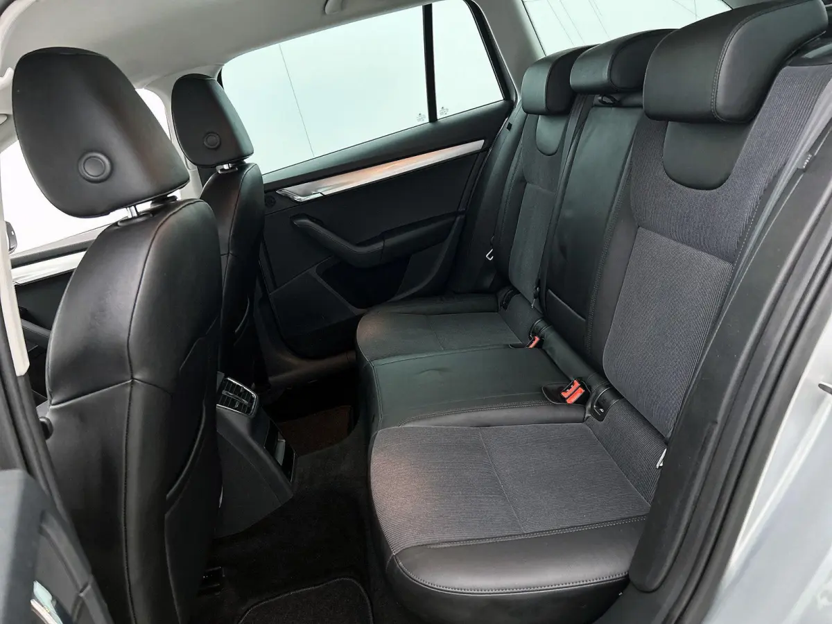 1.5 TSI Greentech Business Edition | Apple Carplay / Android Auto | Stoelverwarming | Parkeersensoren | Trekhaak |