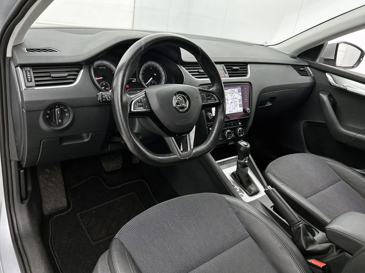 1.5 TSI Greentech Business Edition | Apple Carplay / Android Auto | Stoelverwarming | Parkeersensoren | Trekhaak |