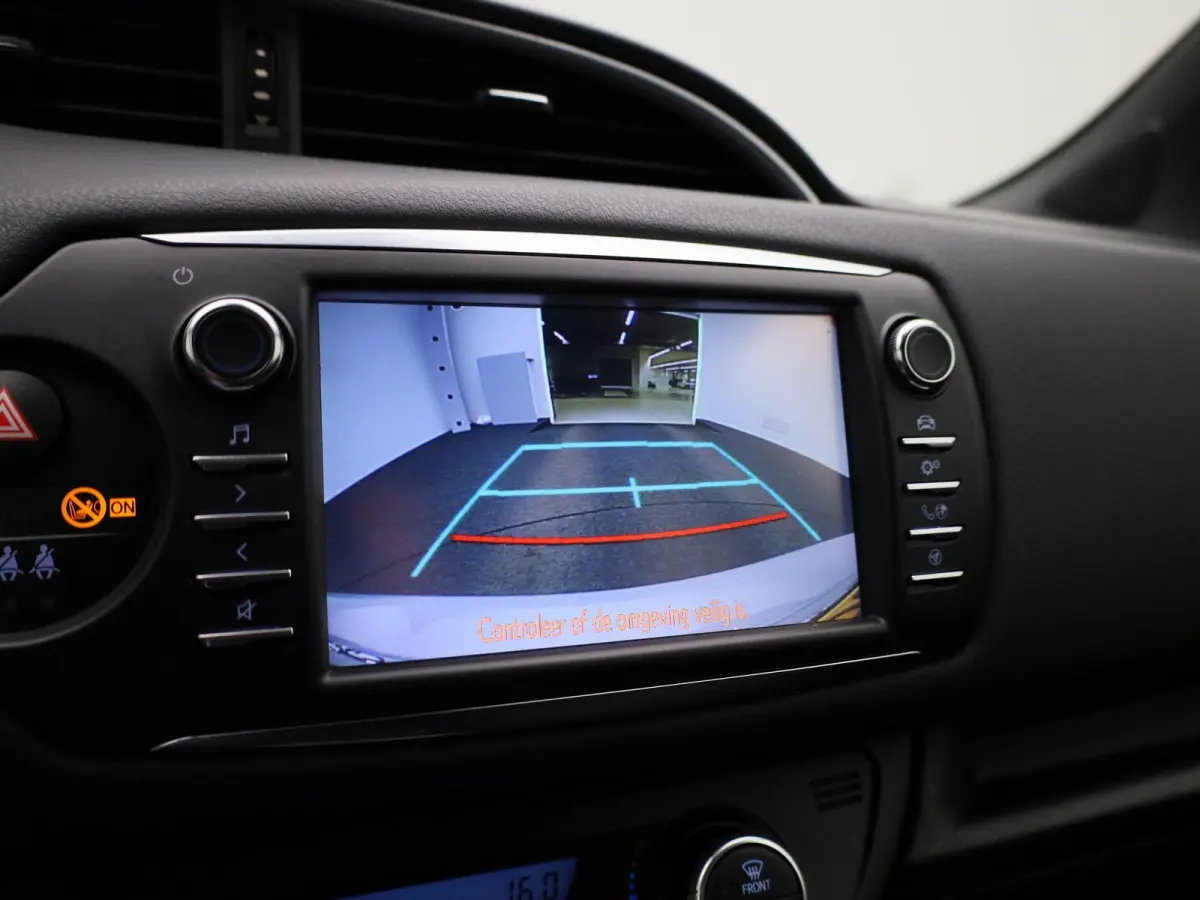 1.5 Hybrid Design Red | Automaat | Achteruitrijcamera | Climate Control |