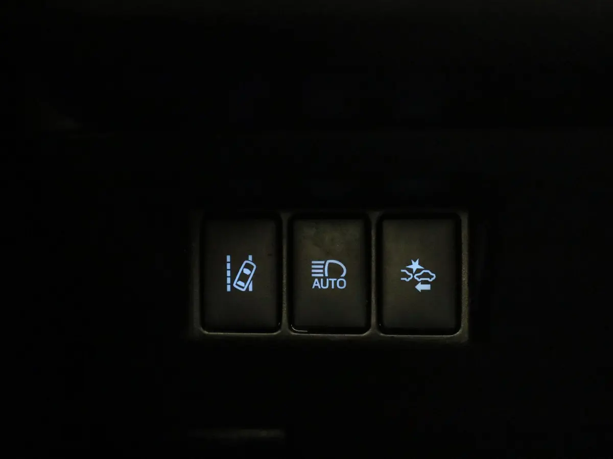 1.5 Hybrid Design Red | Automaat | Achteruitrijcamera | Climate Control |