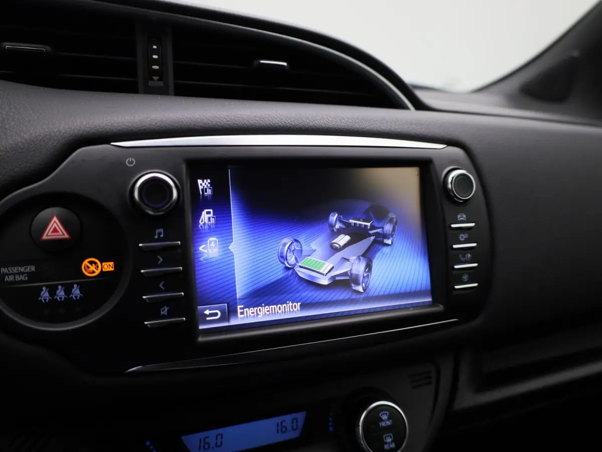 1.5 Hybrid Design Red | Automaat | Achteruitrijcamera | Climate Control |