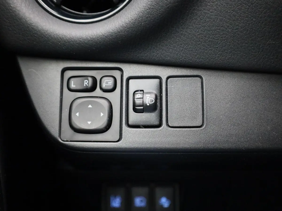 1.5 Hybrid Design Red | Automaat | Achteruitrijcamera | Climate Control |
