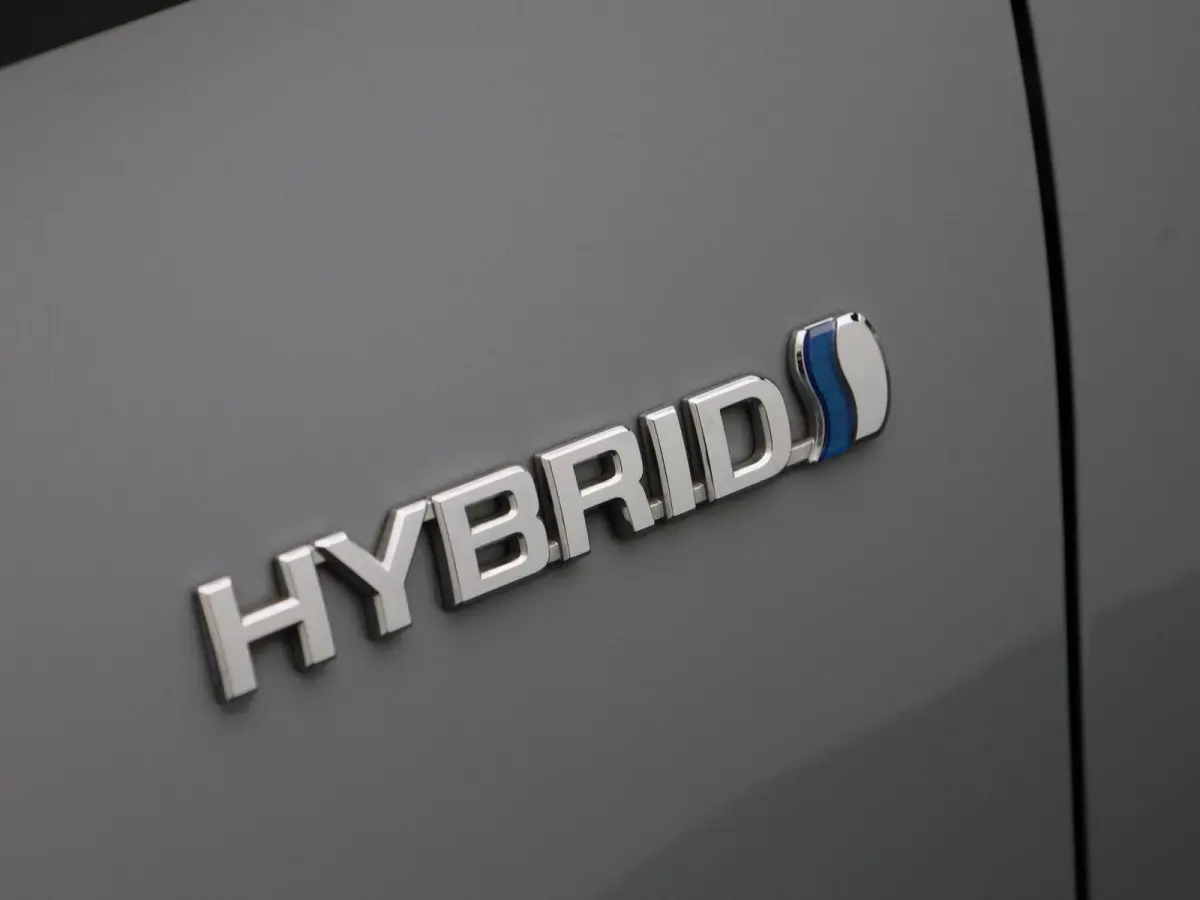 1.5 Hybrid Design Red | Automaat | Achteruitrijcamera | Climate Control |